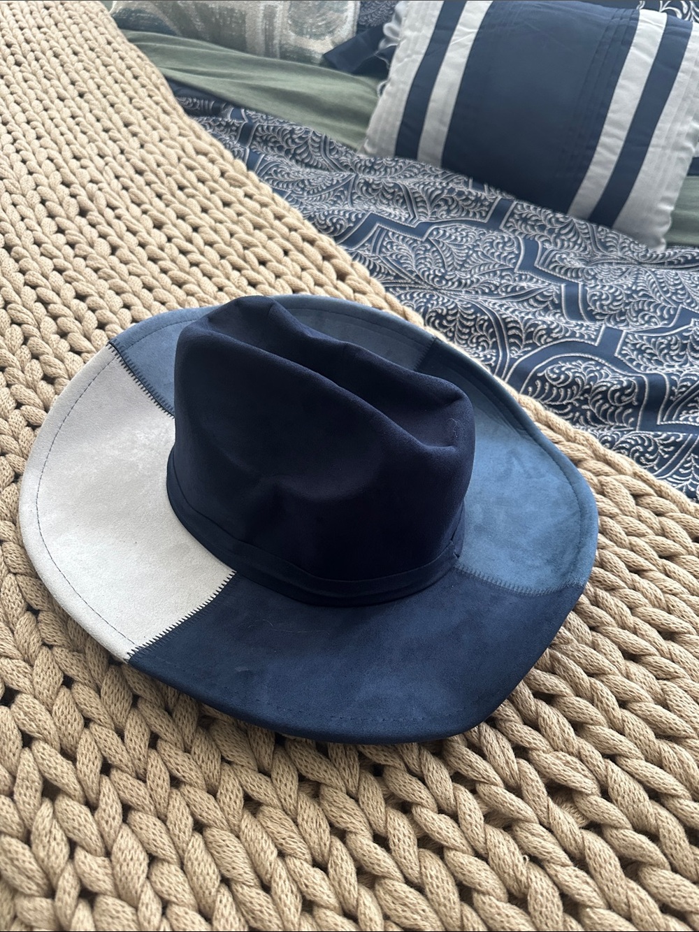 Fashion Nova Two-Tone Navy and Light Gray Suede Fedora